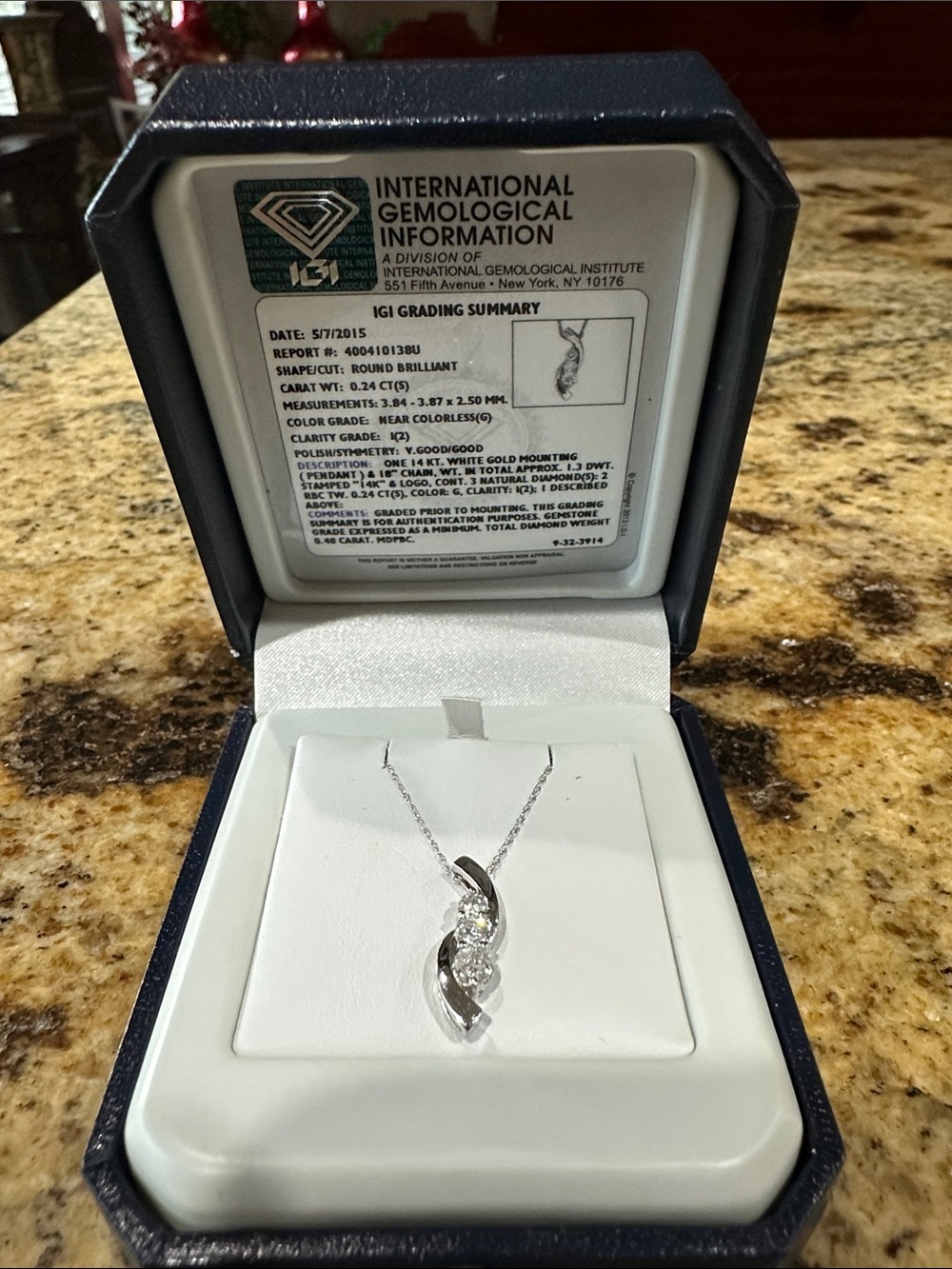 Diamond Twist Pendant Necklace - White/Silver